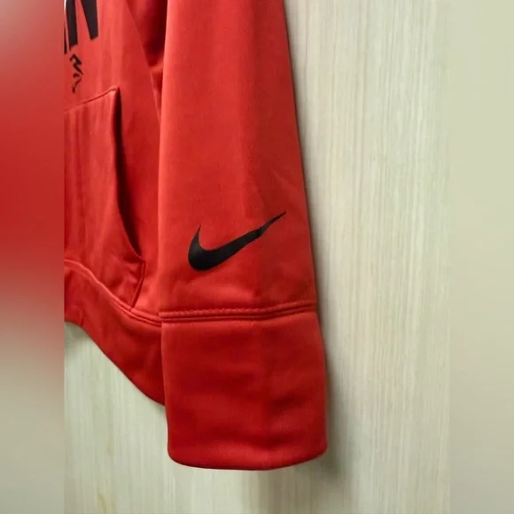 Nike Red Hoodie with graphic Sweat Shirt Medium Dri Fit Front Pocket 0084 - Picture 4 of 8